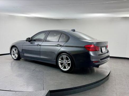 Used 2016 BMW 320i Sedan w/ Sport Package image 6