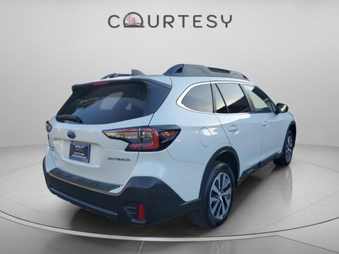 Used 2022 Subaru Outback Premium image 3