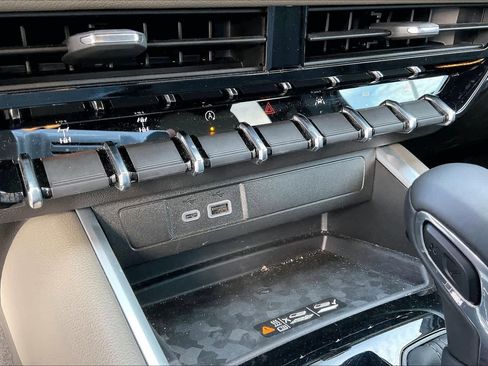 Used 2025 Chevrolet Colorado ZR2 w/ Technology Package image 34