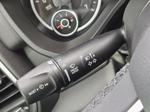 Used 2026 RAM 1500 4x4 Crew Cab image 29