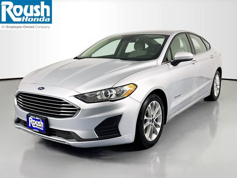 Used 2019 Ford Fusion SE image 1