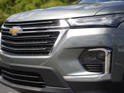 Used 2023 Chevrolet Traverse LT FWD image 35