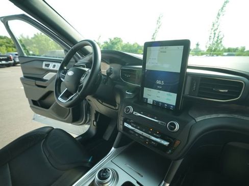 Used 2020 Ford Explorer Platinum w/ Premium Technology Package AWD/4WD image 41