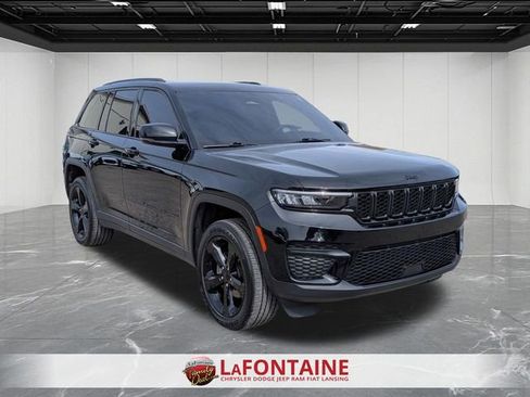 Used 2023 Jeep Grand Cherokee Altitude image 7