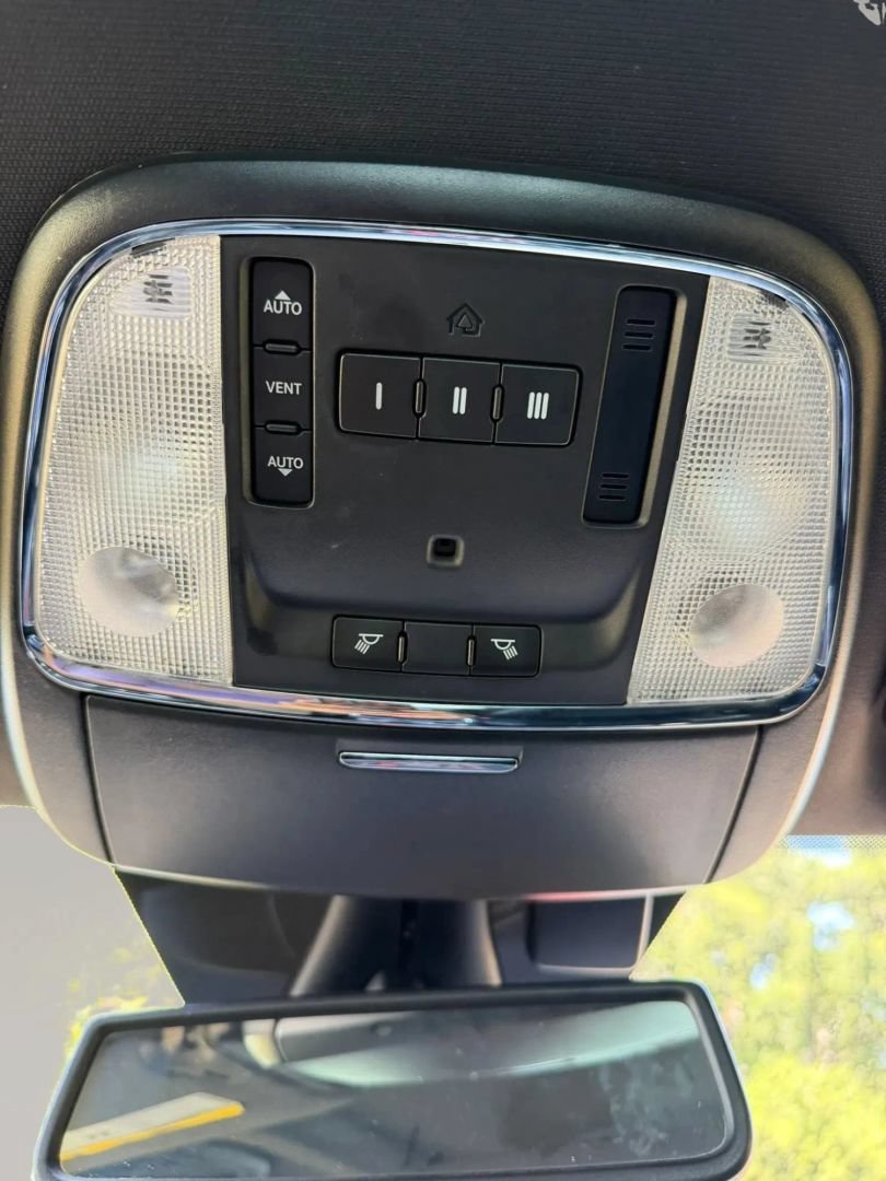 Used 2013 Dodge Charger SRT8 w/ Adaptive Cruise Control Group RWD image 27