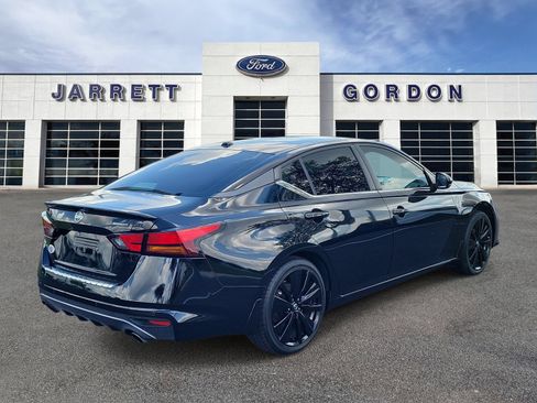 Used 2022 Nissan Altima 2.5 SR w/ Midnight Edition Package FWD image 4