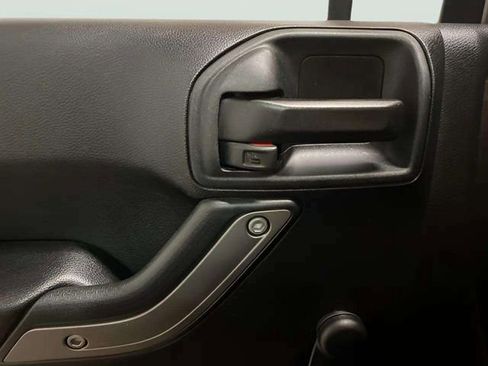 Used 2017 Jeep Wrangler Unlimited Sport w/ Connectivity Group AWD/4WD image 39