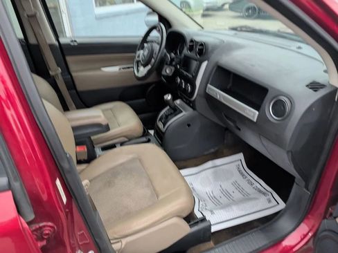 Used 2017 Jeep Compass Latitude FWD image 28