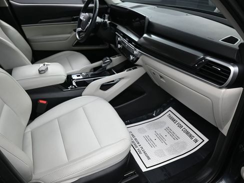 Used 2024 Kia Telluride S w/ S Sunroof Package FWD image 32