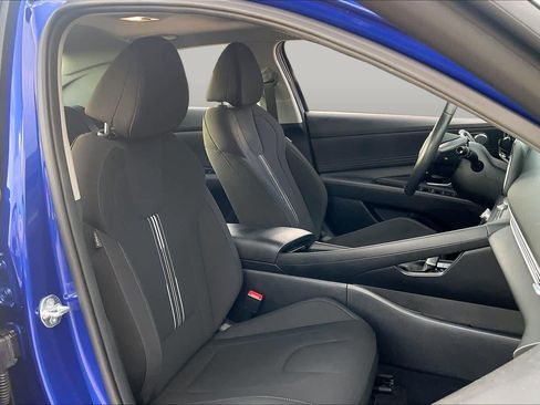 Used 2025 Hyundai Elantra SEL FWD image 9