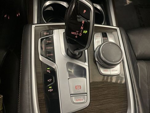 Used 2016 BMW 750i xDrive image 10