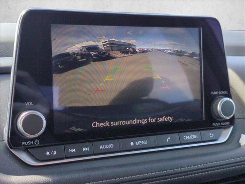 Used 2024 Nissan Rogue SV image 16