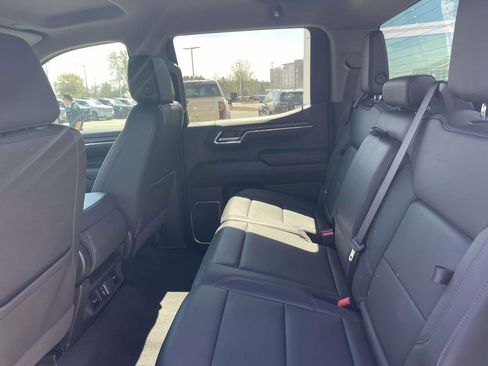 Used 2025 GMC Sierra 1500 SLT image 10