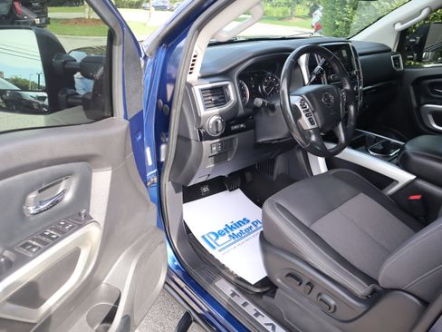 Used 2021 Nissan Titan SV w/ SV Convenience Package AWD/4WD image 3