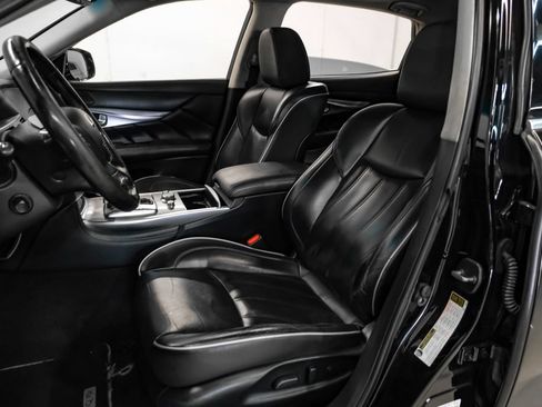 Used 2019 INFINITI Q70 L 3.7 RWD image 32