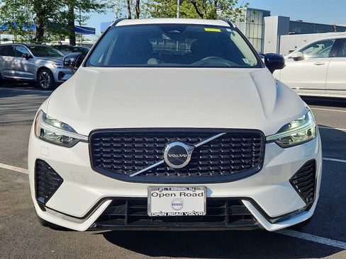 Used 2024 Volvo XC60 B5 Core w/ Protection Package Premier AWD/4WD image 2