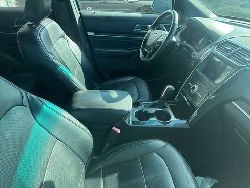 Used 2019 Ford Explorer Limited w/ Class III Trailer Tow Package image 11