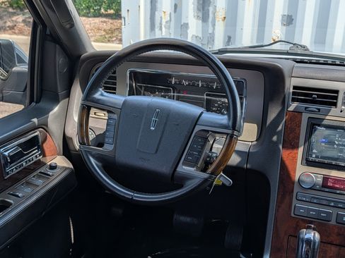 Used 2014 Lincoln Navigator 2WD image 18