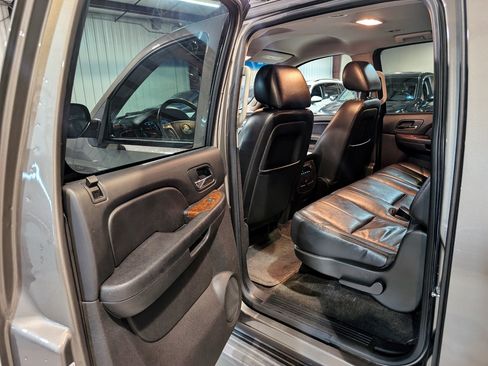 Used 2014 Chevrolet Suburban LT AWD/4WD image 21