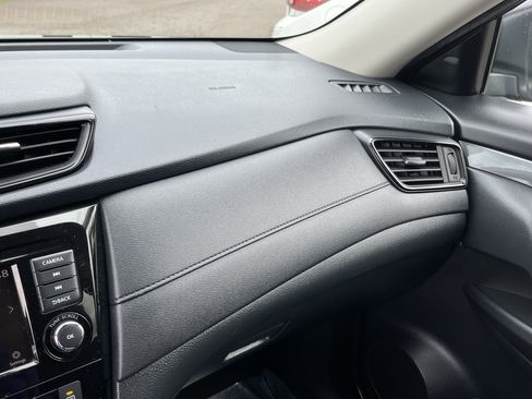 Used 2020 Nissan Rogue SV image 23