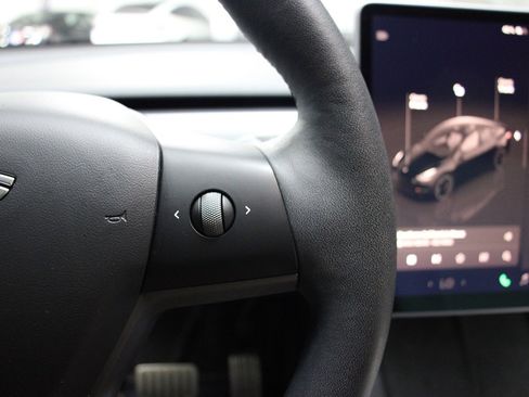 Used 2022 Tesla Model Y Performance image 31