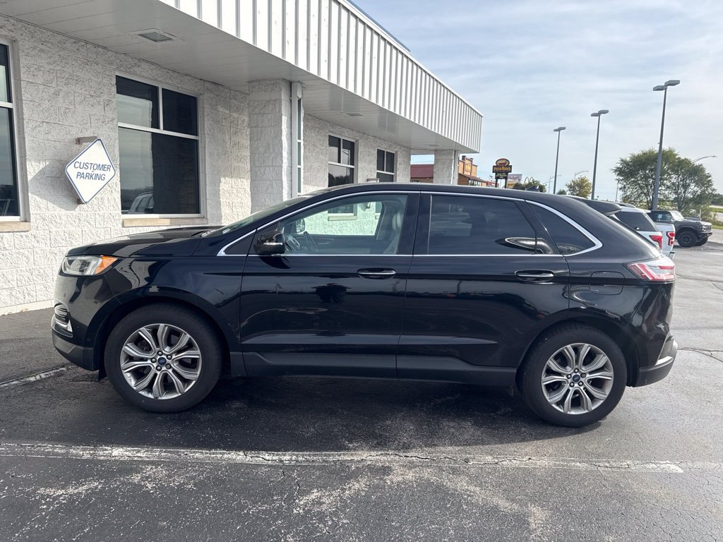 Used 2019 Ford Edge Titanium w/ Equipment Group 301A AWD/4WD image 2