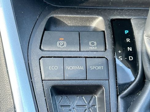 Used 2024 Toyota RAV4 LE FWD image 32