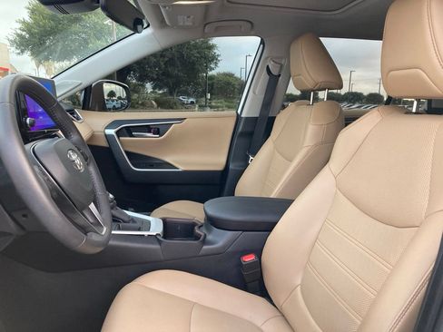 Used 2025 Toyota RAV4 Limited FWD image 10