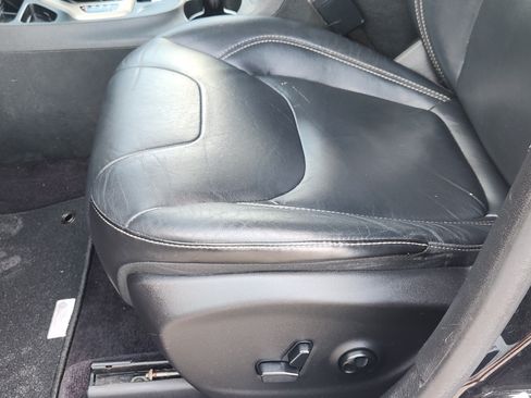 Used 2016 Jeep Cherokee Limited FWD image 25