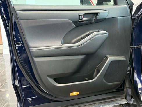 Used 2020 Toyota Highlander LE image 7