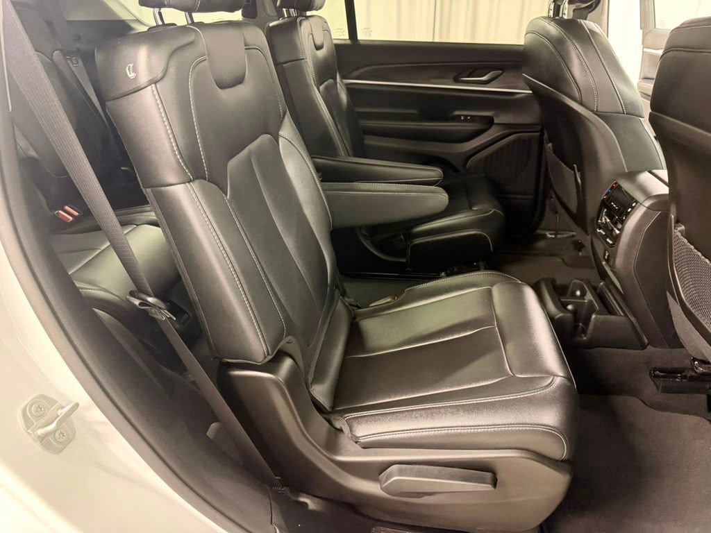 Used 2023 Jeep Grand Cherokee L Limited AWD/4WD image 38