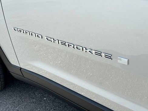 New 2026 Jeep Grand Cherokee Laredo X RWD image 19