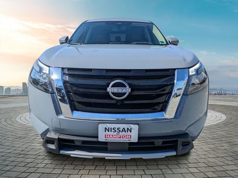 New 2025 Nissan Pathfinder Platinum image 8