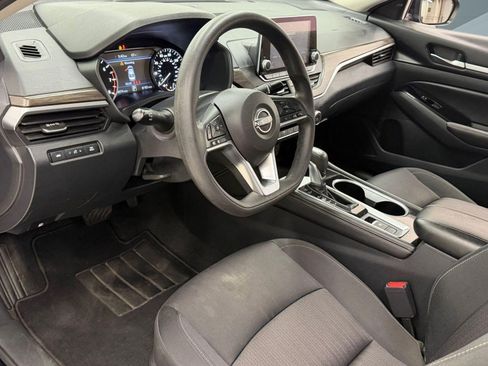 Used 2023 Nissan Altima 2.5 SV AWD/4WD image 3