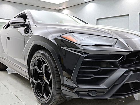 Used 2020 Lamborghini Urus image 16