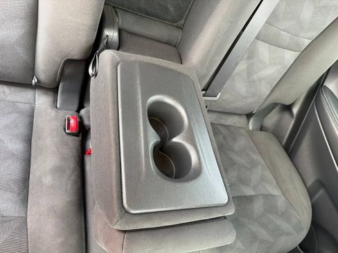 Used 2015 Nissan Rogue SV FWD image 30