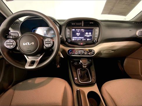 Certified 2025 Kia Soul LX w/ LX Technology Package FWD image 15