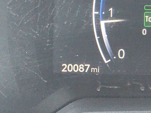 Used 2024 Toyota Corolla Cross XLE w/ Convenience Package FWD image 31