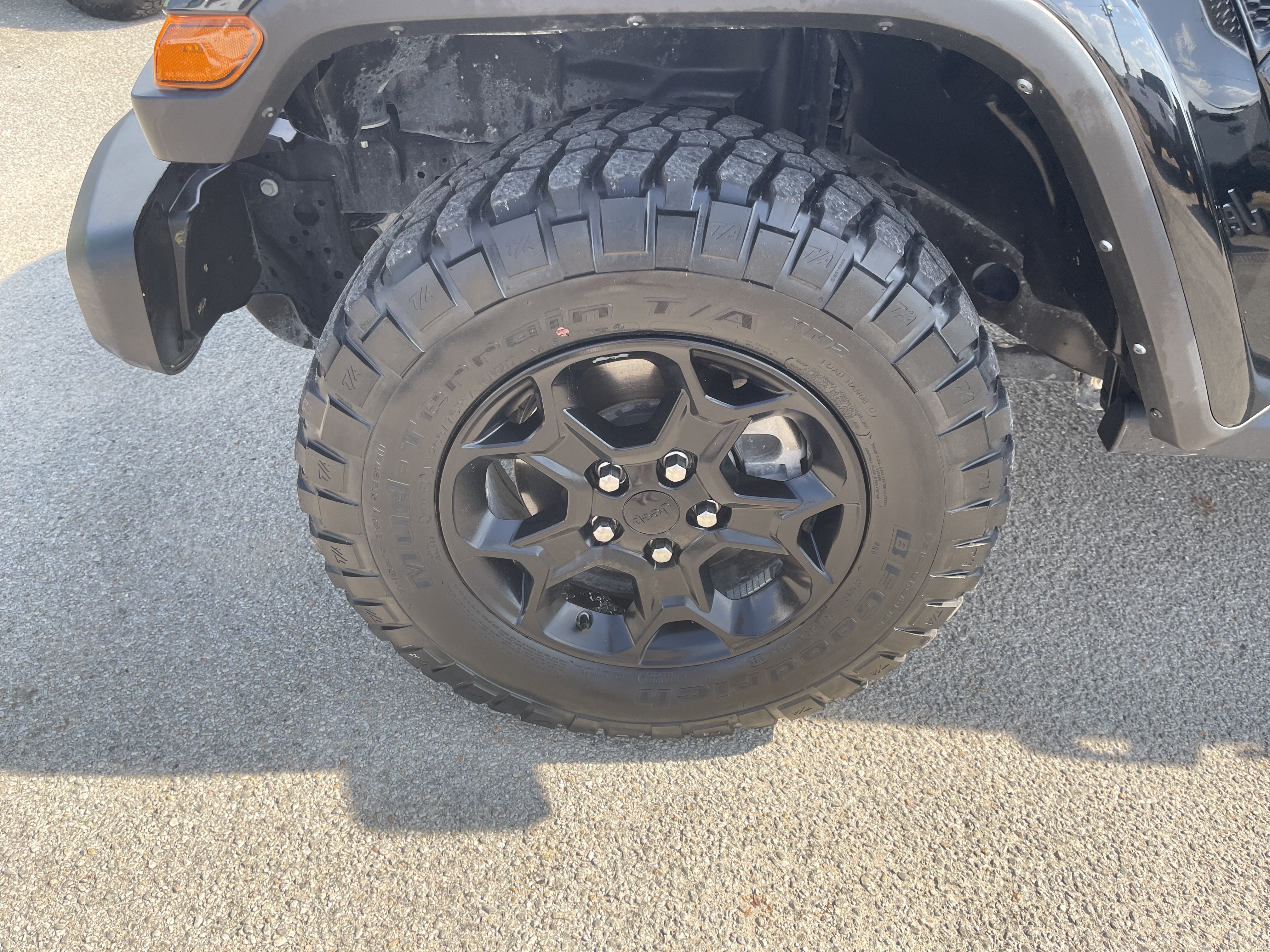 Used 2023 Jeep Gladiator Sport AWD/4WD image 11