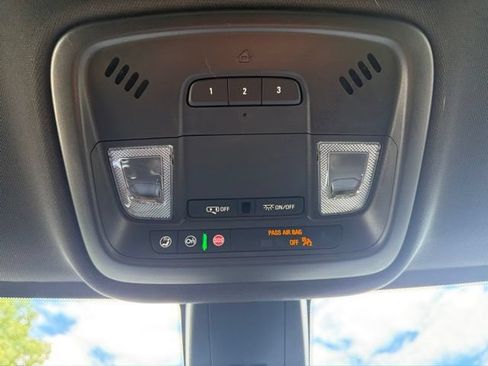 Used 2023 Chevrolet Traverse LT FWD image 35