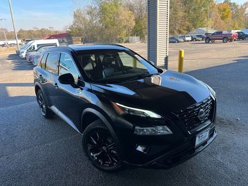 Used 2023 Nissan Rogue SV w/ SV Premium Package image 1