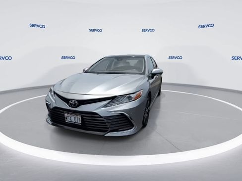 Used 2022 Toyota Camry XLE image 3