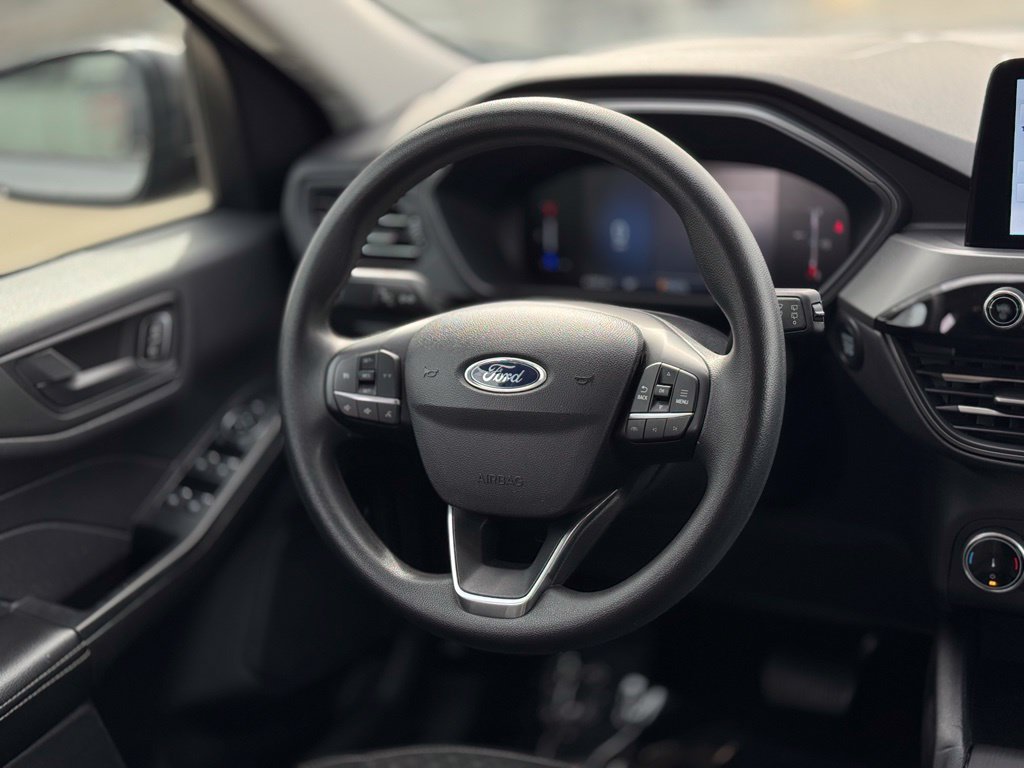 Used 2025 Ford Escape Active AWD/4WD image 17