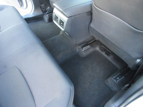 Used 2021 Toyota Venza LE image 21