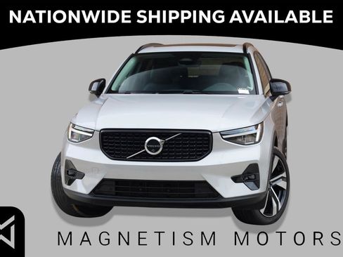Used 2025 Volvo XC40 B5 Plus AWD/4WD image 1