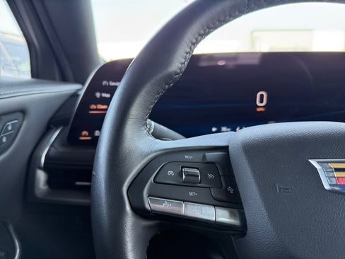 Used 2025 Cadillac XT4 Premium Luxury FWD image 18