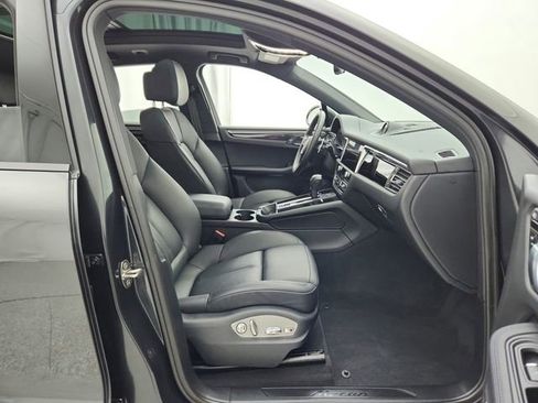Used 2022 Porsche Macan image 14