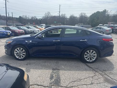 Used 2018 Kia Optima LX w/ 17" Alloy Wheels Package FWD image 4