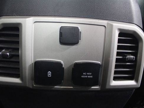 Used 2020 Ford F150 Lariat image 34