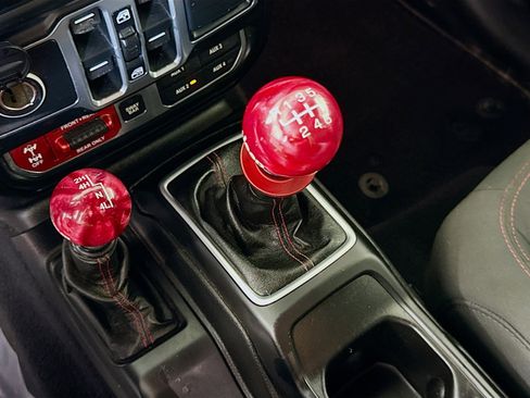 Used 2018 Jeep Wrangler Unlimited Rubicon image 18